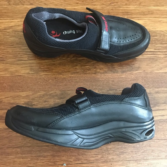 womens tennis shoes with roll bar